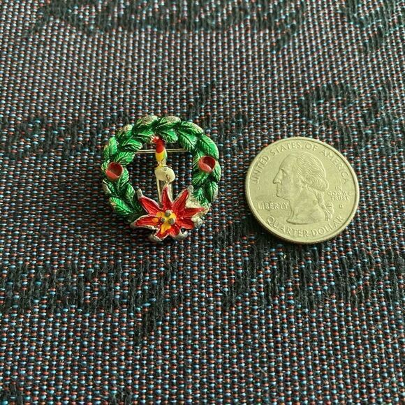 Gold-tone Holiday Wreath Brooch - Picture 2 of 3